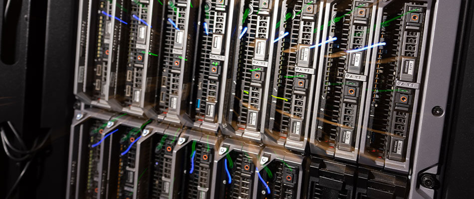 Nahaufnahme eines Serverraumclusters